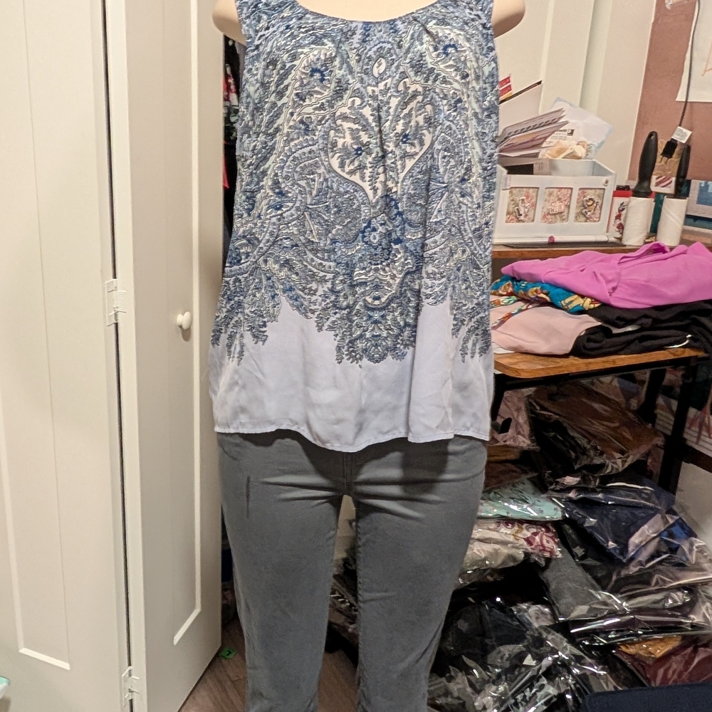 Rose And olive Blue‎ and White Sleeveless Top Size Large